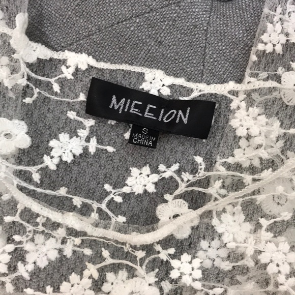 Sheer White Flower Detailed Top - Picture 4 of 5